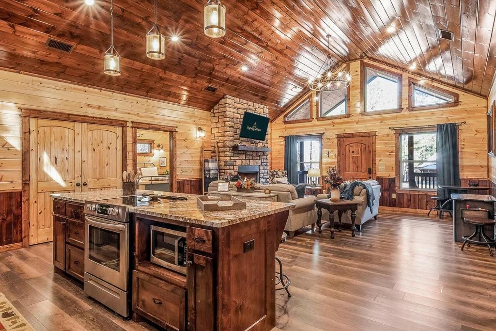 Large Luxury 2Br Cabin W Hot Tub Double Trouble Was Designed For Fun Comfort And Memories Minutes From Buzzling Hochatown And Beautiful Beaver Bend State Park Broken Bow Exteriör bild