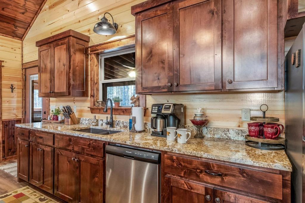 Large Luxury 2Br Cabin W Hot Tub Double Trouble Was Designed For Fun Comfort And Memories Minutes From Buzzling Hochatown And Beautiful Beaver Bend State Park Broken Bow Exteriör bild