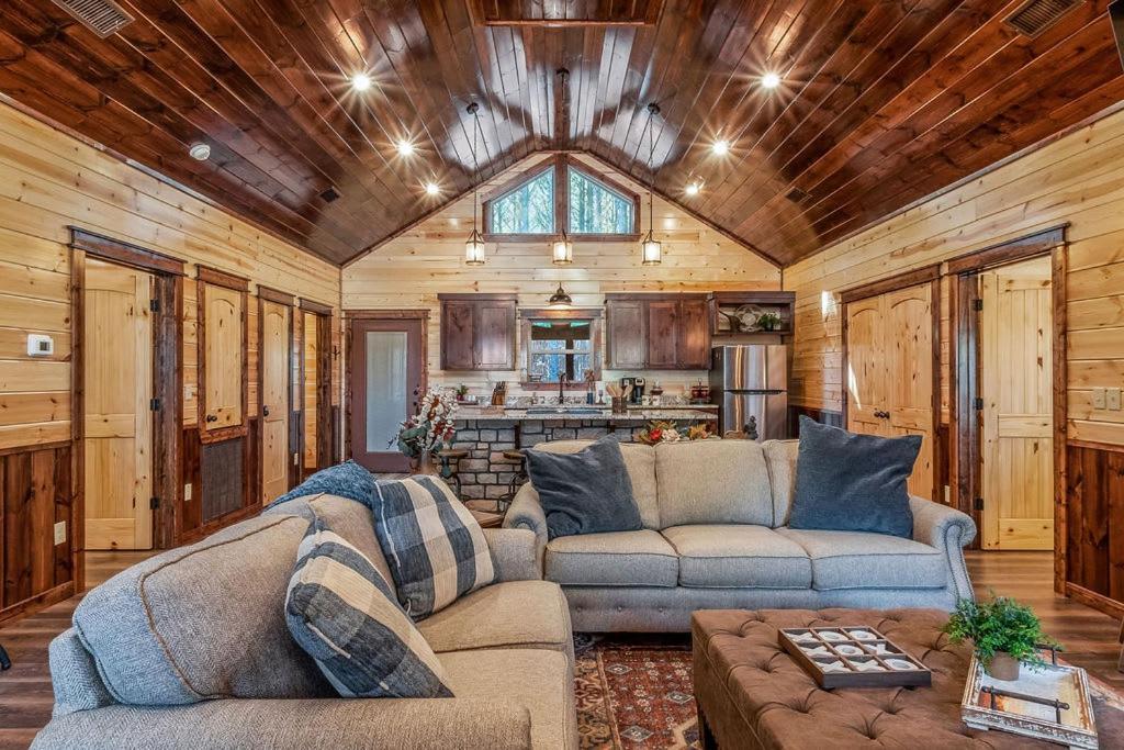 Large Luxury 2Br Cabin W Hot Tub Double Trouble Was Designed For Fun Comfort And Memories Minutes From Buzzling Hochatown And Beautiful Beaver Bend State Park Broken Bow Exteriör bild