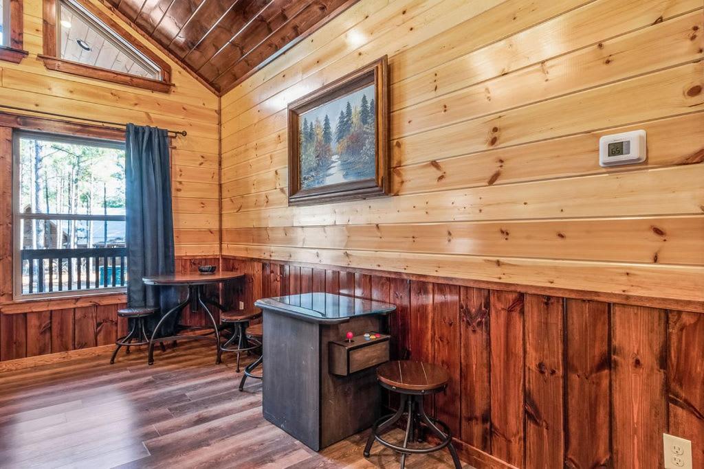 Large Luxury 2Br Cabin W Hot Tub Double Trouble Was Designed For Fun Comfort And Memories Minutes From Buzzling Hochatown And Beautiful Beaver Bend State Park Broken Bow Exteriör bild