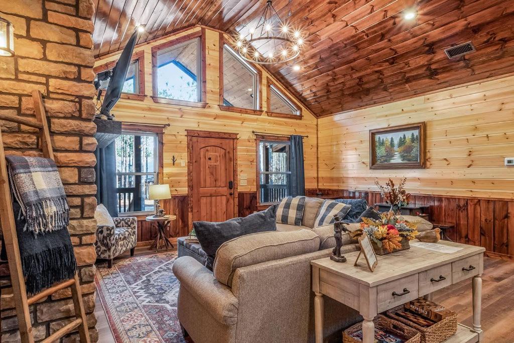 Large Luxury 2Br Cabin W Hot Tub Double Trouble Was Designed For Fun Comfort And Memories Minutes From Buzzling Hochatown And Beautiful Beaver Bend State Park Broken Bow Exteriör bild