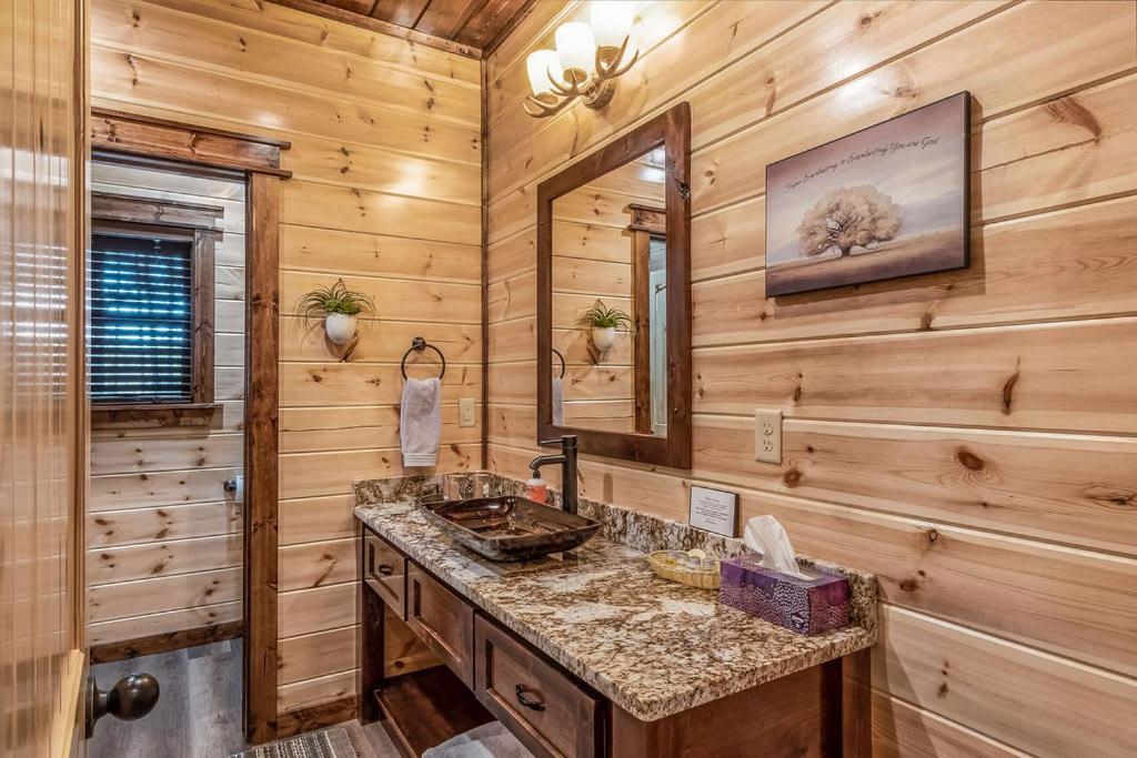 Large Luxury 2Br Cabin W Hot Tub Double Trouble Was Designed For Fun Comfort And Memories Minutes From Buzzling Hochatown And Beautiful Beaver Bend State Park Broken Bow Exteriör bild